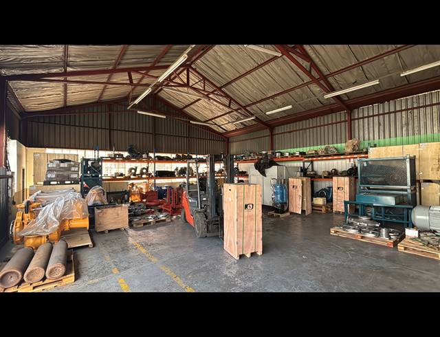 380M² WAREHOUSE TO LET IN JET PARK